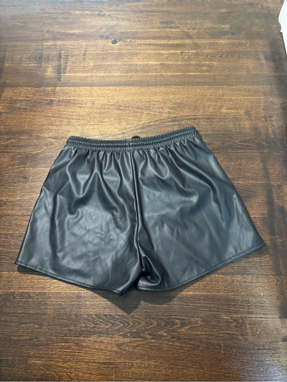 Refuge Black Faux Leather Pull-On Shorts Women’s XL - Picture 2 of 3
